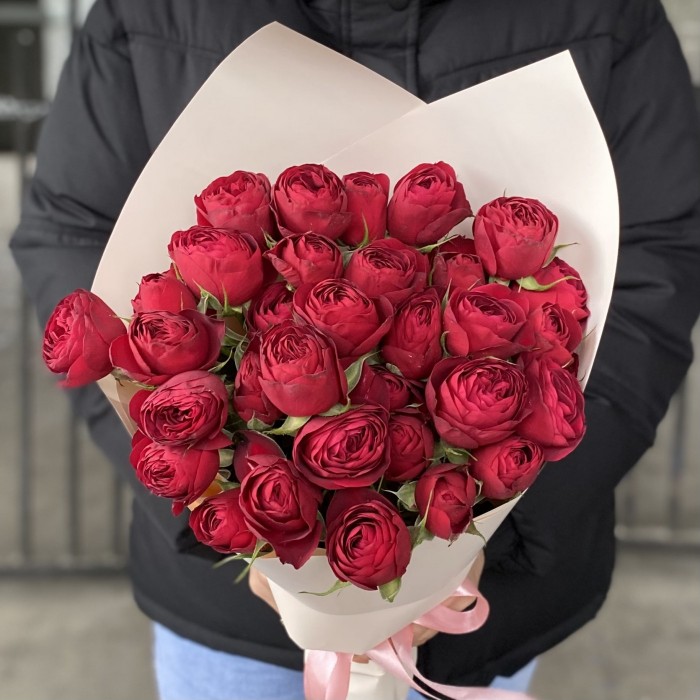 7 кустовых пионовидных роз Ред лэйс