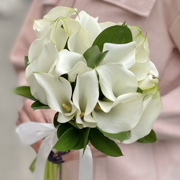 Букет невесты из белых калл