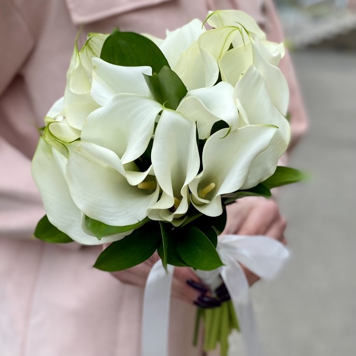 Букет невесты из белых калл