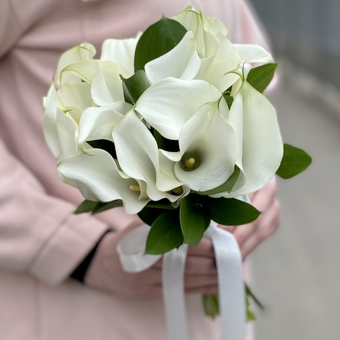 Букет невесты из белых калл