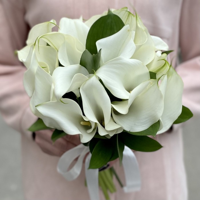 Букет невесты из белых калл