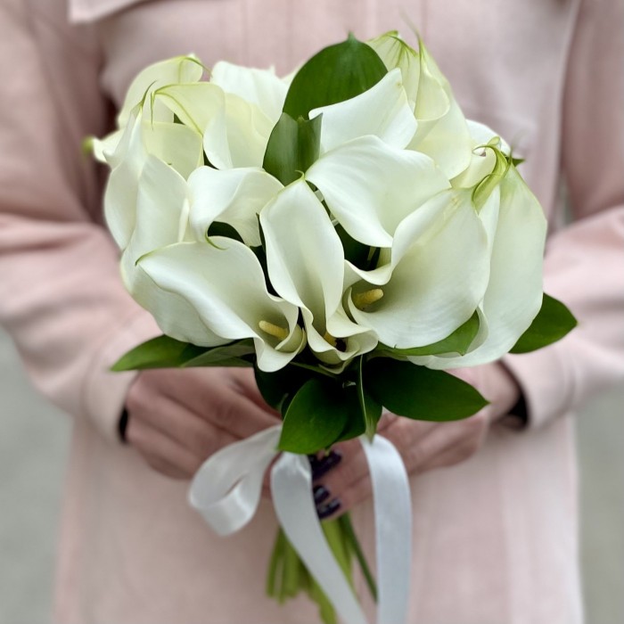 Букет невесты из белых калл