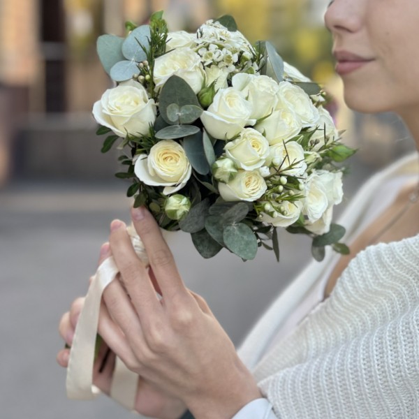 Букет невесты из кустовых роз Сказочная Ночь