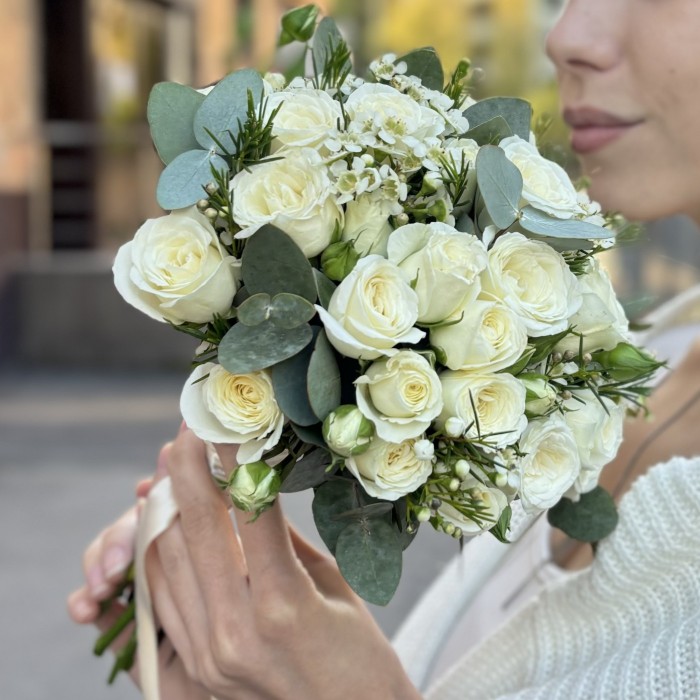 Букет невесты из кустовых роз Сказочная Ночь