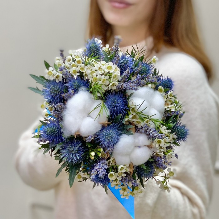 Букет невесты с хлопком и эрингиумом Лунная мелодия