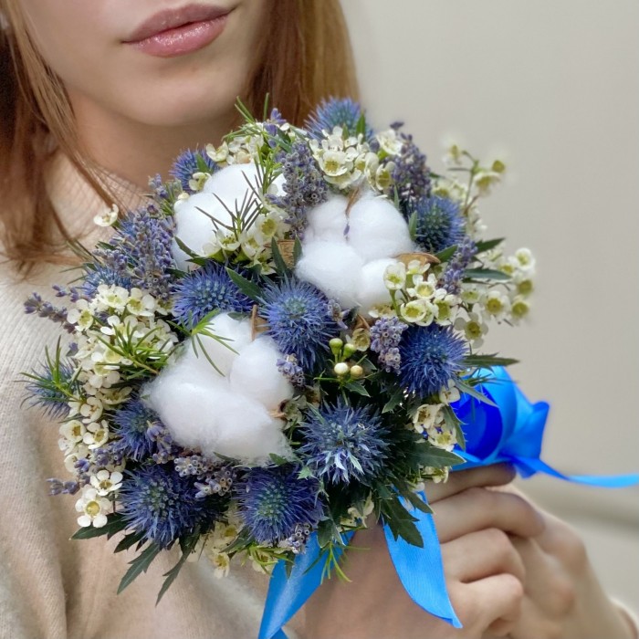Букет невесты с хлопком и эрингиумом Лунная мелодия