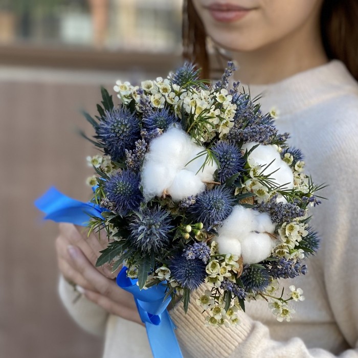 Букет невесты с хлопком и эрингиумом Лунная мелодия