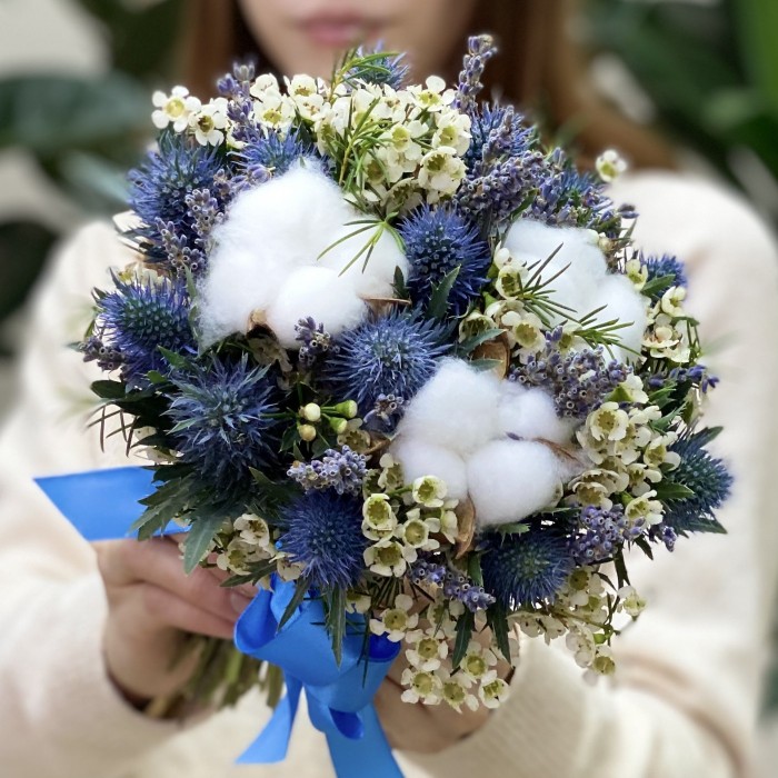 Букет невесты с хлопком и эрингиумом Лунная мелодия