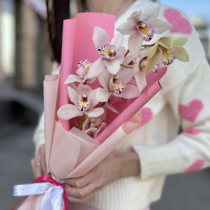 Букет нежно-розовых орхидей