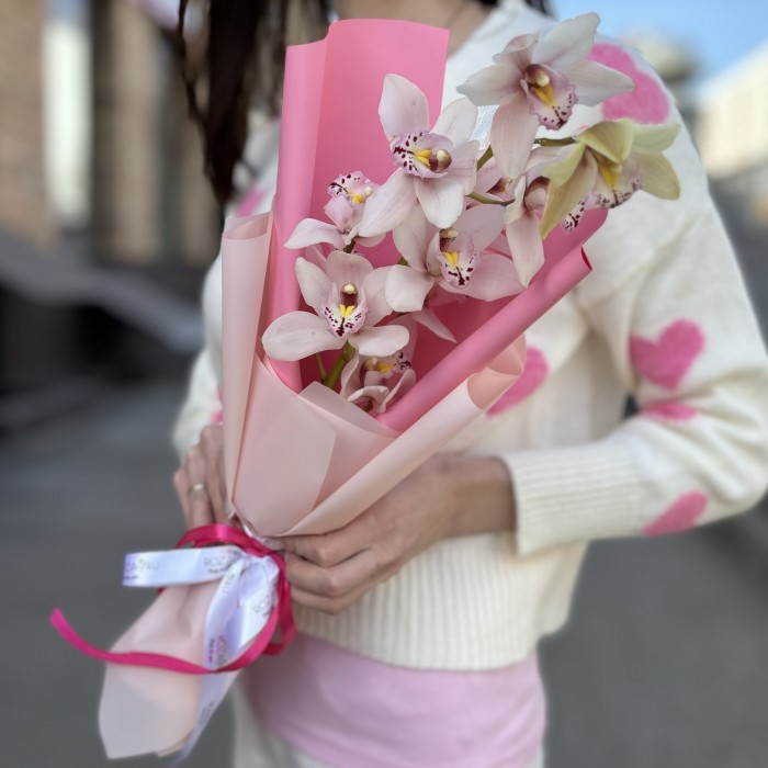 Букет нежно-розовых орхидей