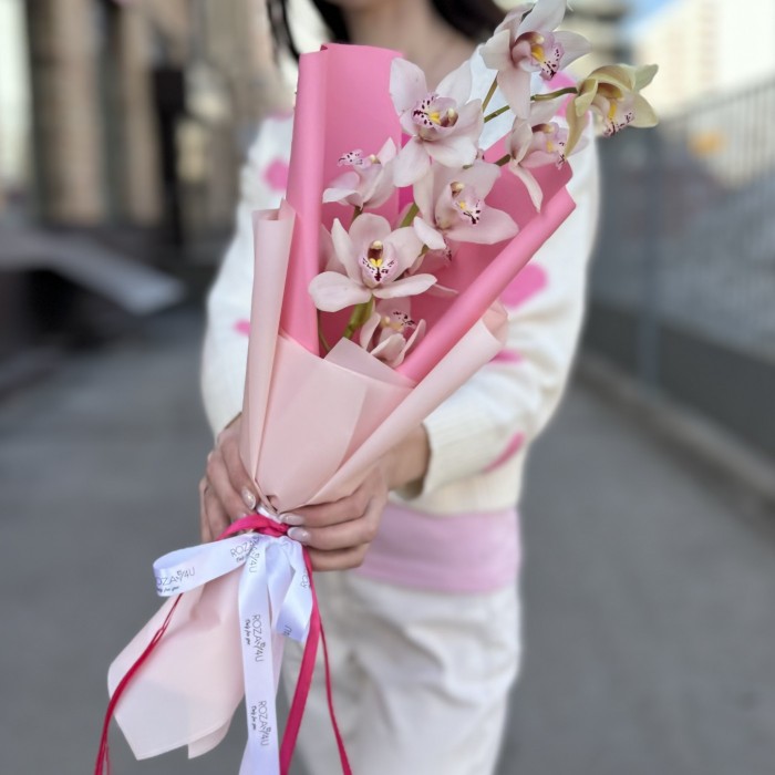 Букет нежно-розовых орхидей