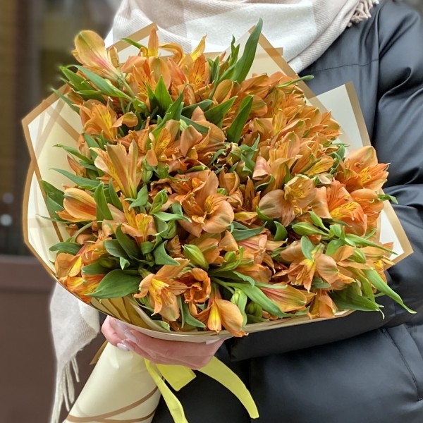 Букет из 15 оранжевых альстромерий