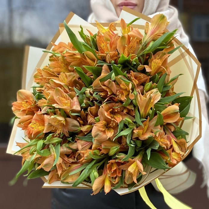 Букет из 15 оранжевых альстромерий