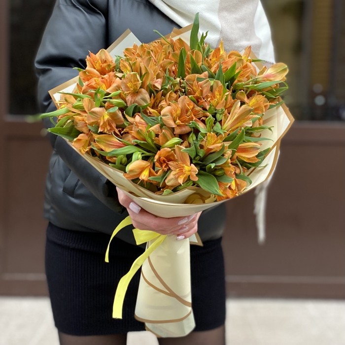 Букет из 15 оранжевых альстромерий