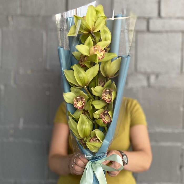 Букет орхидей зеленого цвета