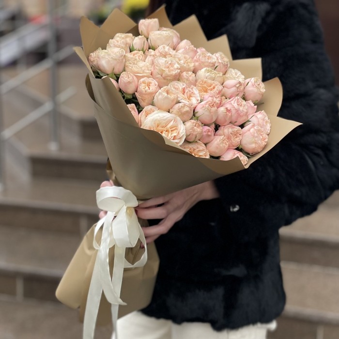 15 кустовых пионовидных роз Джентл трендсеттер 60 см