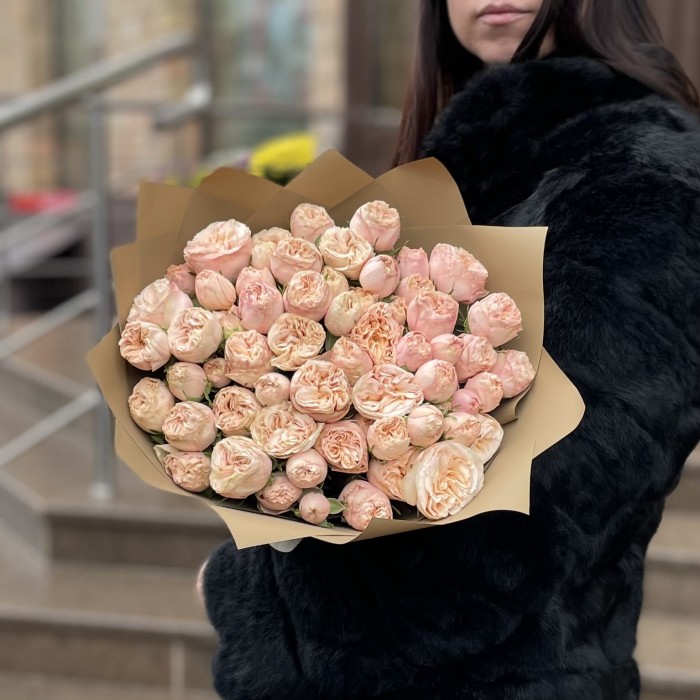 15 кустовых пионовидных роз Джентл трендсеттер 60 см