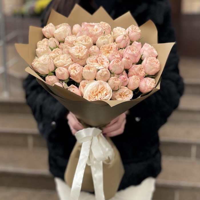 15 кустовых пионовидных роз Джентл трендсеттер 60 см