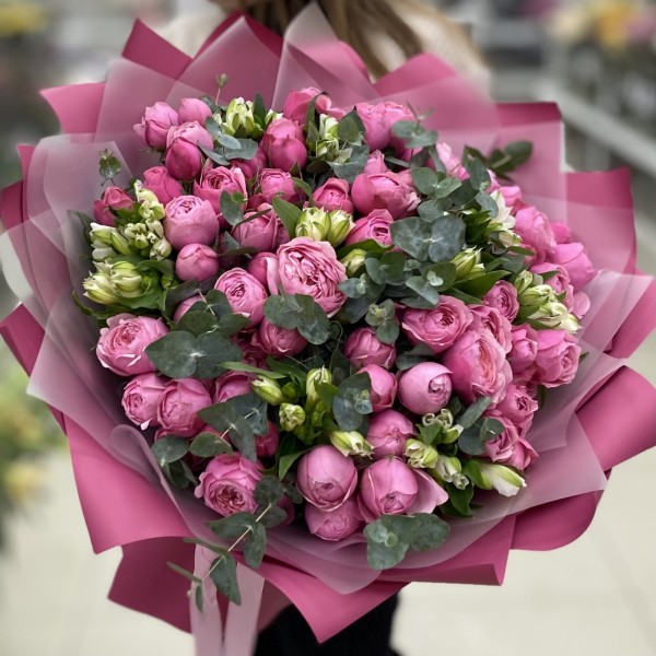 Букет пионовидных роз Сильва Пинк с альстромерий