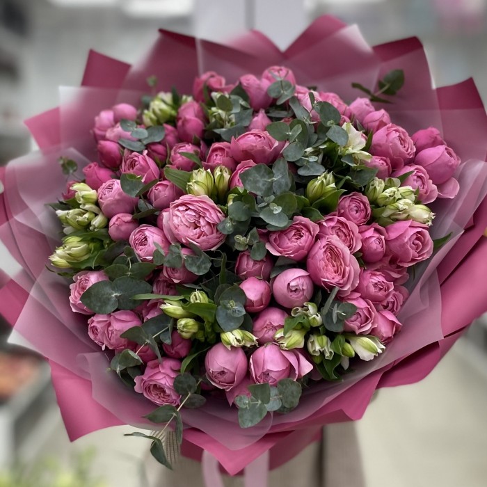 Букет пионовидных роз Сильва Пинк с альстромерий