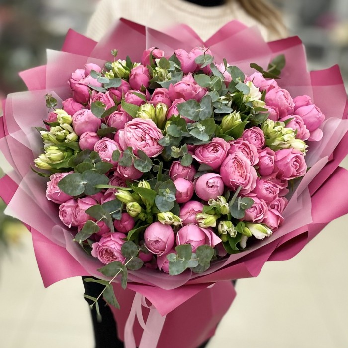 Букет пионовидных роз Сильва Пинк с альстромерий