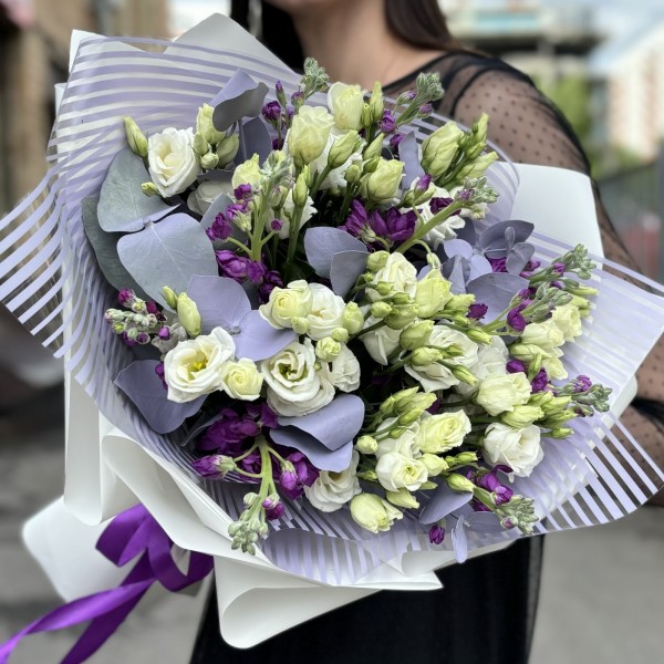 Букет с эустомой и маттиолой Французский Сад