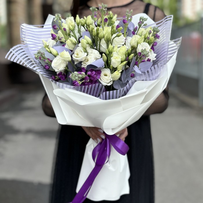 Букет с эустомой и маттиолой Французский Сад