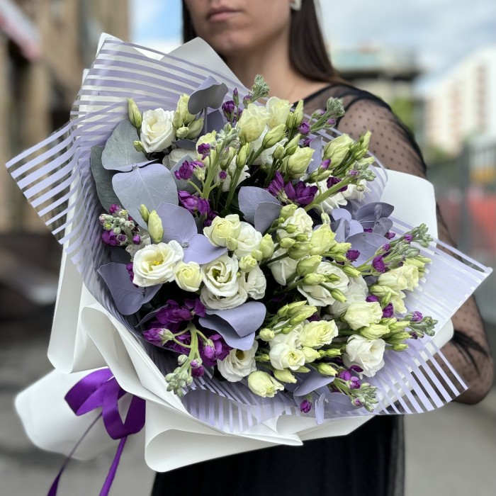 Букет с эустомой и маттиолой Французский Сад