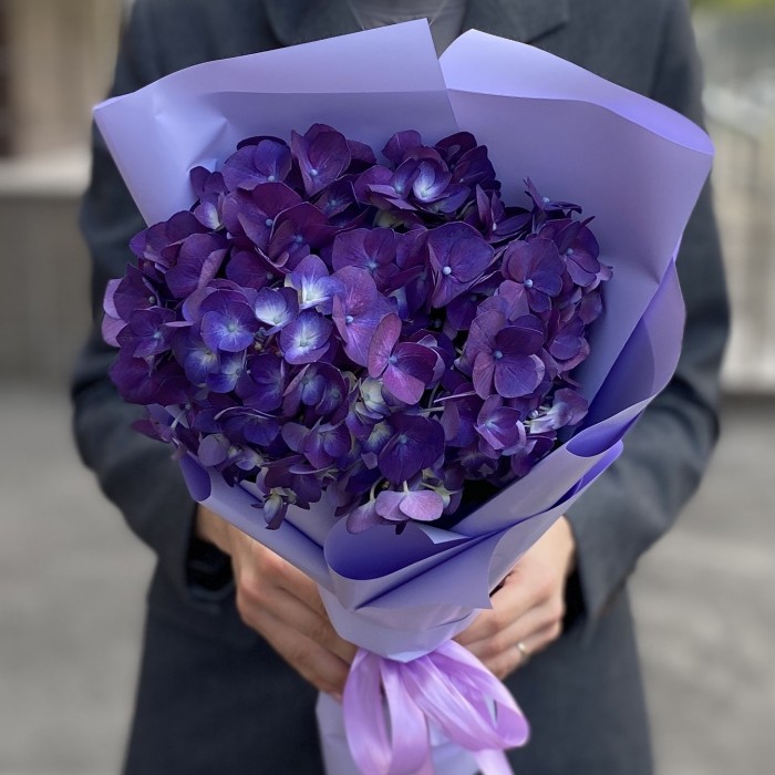 Букет с фиолетовой гортензией