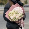 Букет с гортензией и кустовой розой Признание