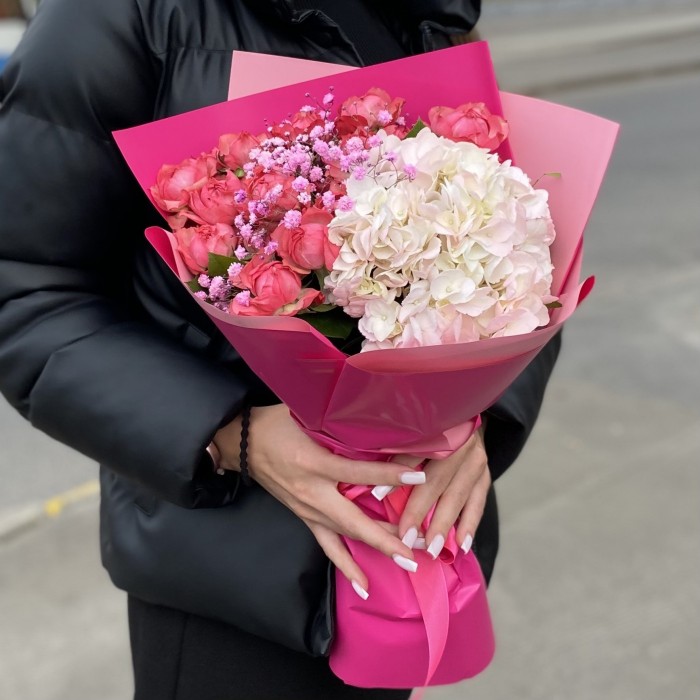 Букет с гортензией и пионовидной розой Джульеттой