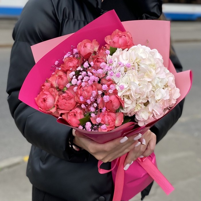 Букет с гортензией и пионовидной розой Джульеттой