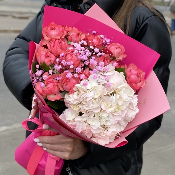 Букет с гортензией и пионовидной розой Джульеттой