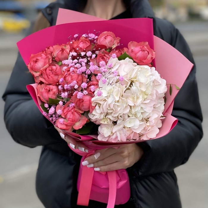 Букет с гортензией и пионовидной розой Джульеттой