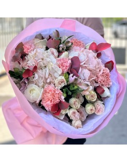 Авторский Букет с гортензией и розами Легкий Аромат