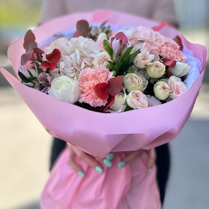 Авторский Букет с гортензией и розами Легкий Аромат