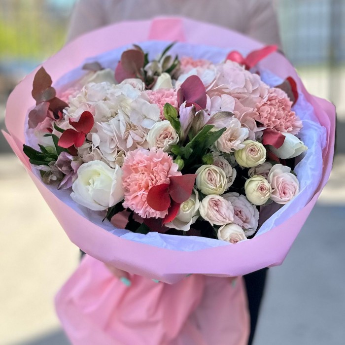 Авторский Букет с гортензией и розами Легкий Аромат