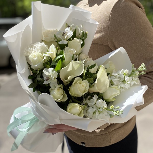 Букет с каллами Юность