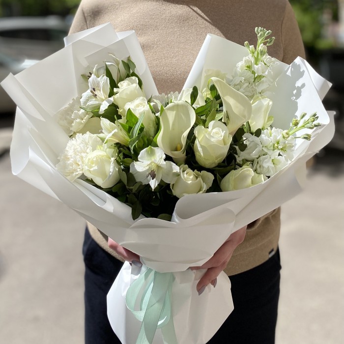 Букет с каллами Юность