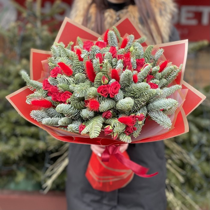 Букет с красными розами и нобилисом