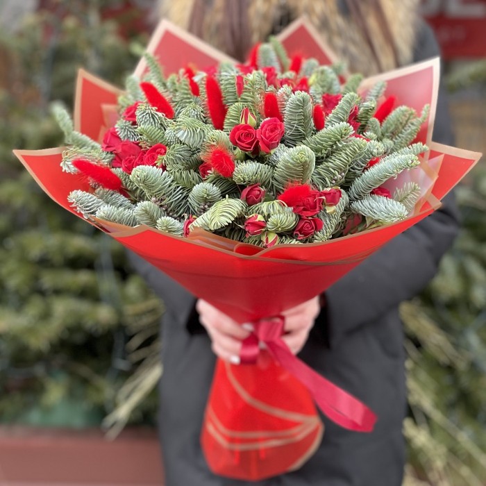 Букет с красными розами и нобилисом