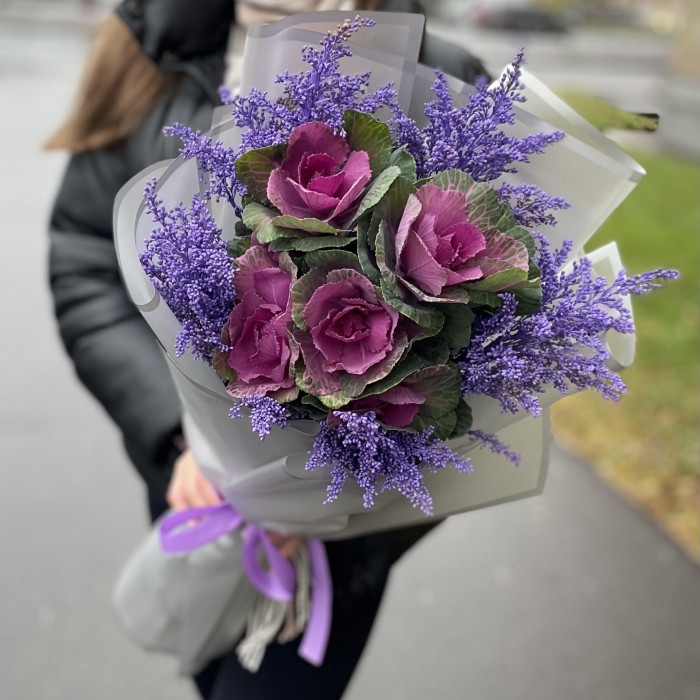 Букет с кустовой брассикой Светлана и солидаго