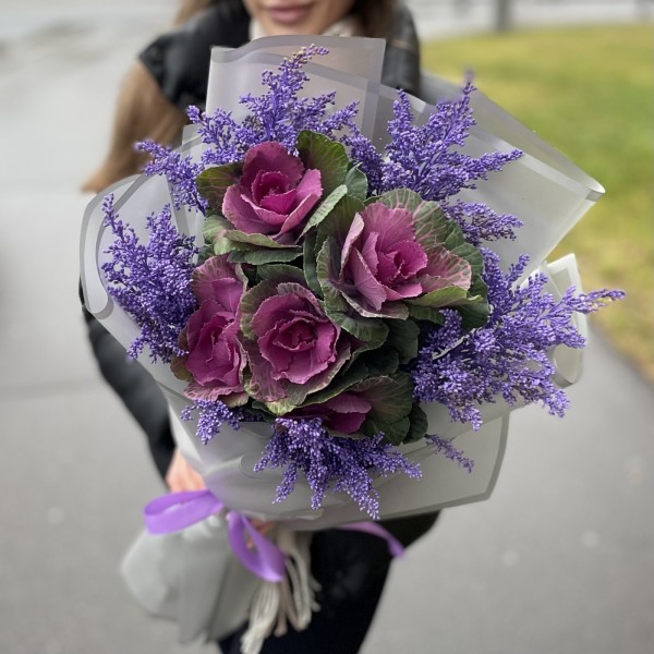 Букет с кустовой брассикой Светлана и солидаго