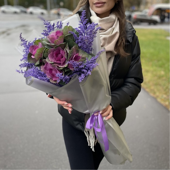 Букет с кустовой брассикой Светлана и солидаго