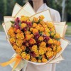 Букет с кустовыми розами Айлайнер и альстромериями