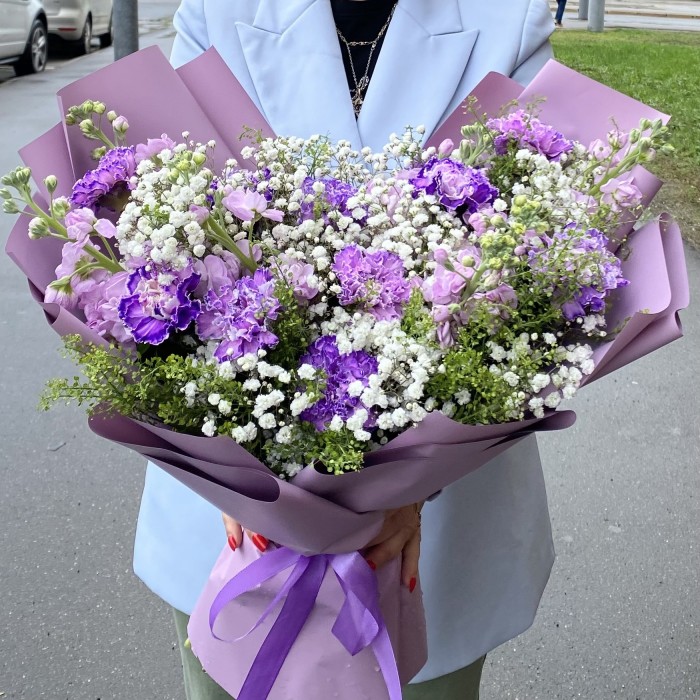 Букет с маттиолой и диантусами Яркая душа