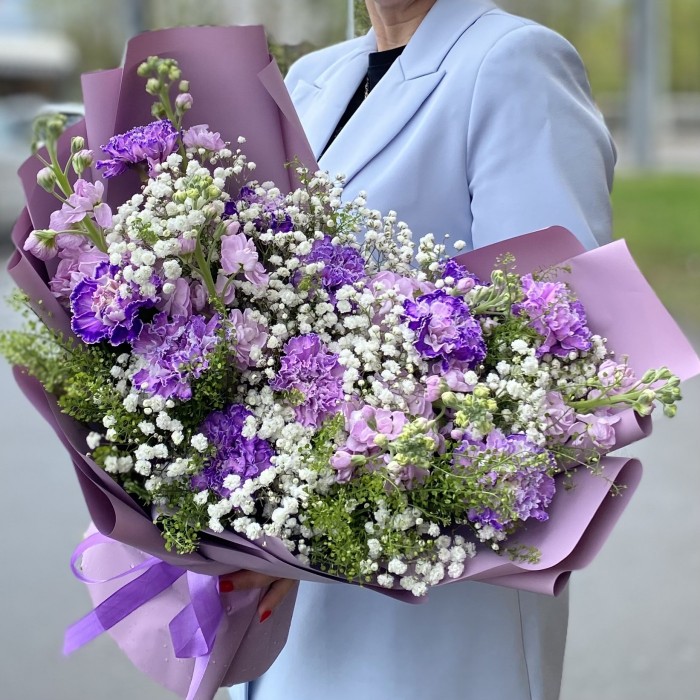 Букет с маттиолой и диантусами Яркая душа