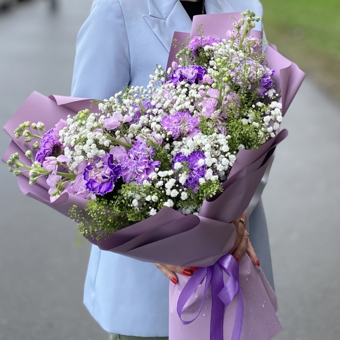 Букет с маттиолой и диантусами Яркая душа