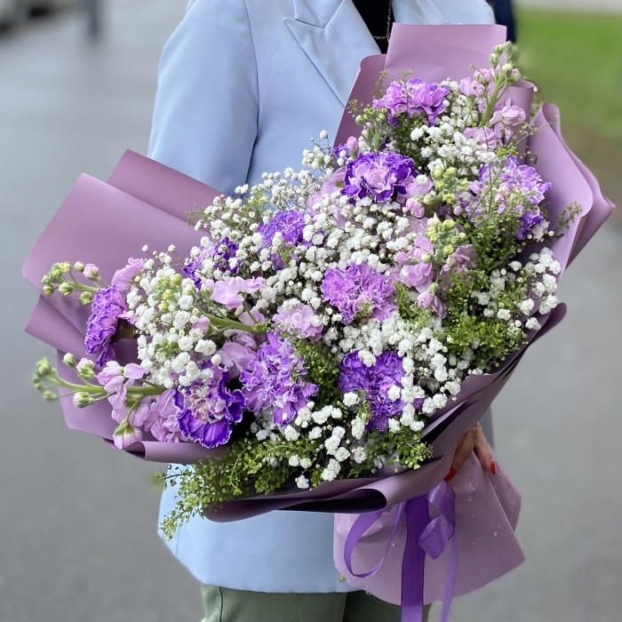 Букет с маттиолой и диантусами Яркая душа