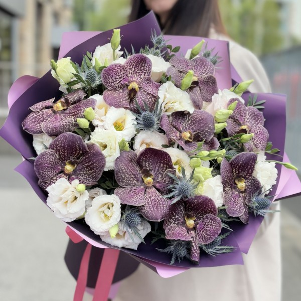 Букет с орхидеей Ванда и эустомой